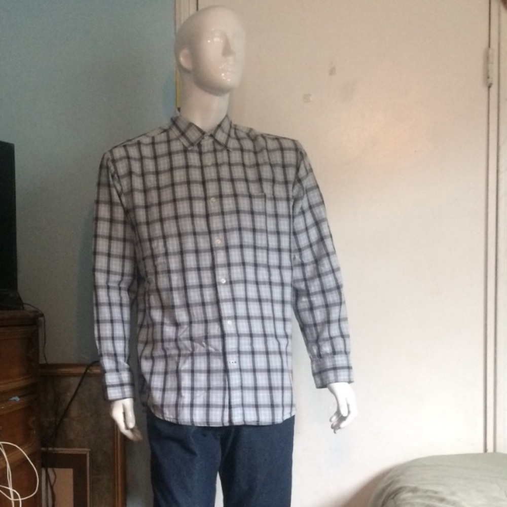 Long sleeve shirt.